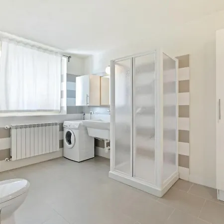 Дом отдыха Modern Holiday In With Swimming Pool Tremosine