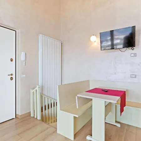Дом отдыха Modern Holiday In With Swimming Pool
