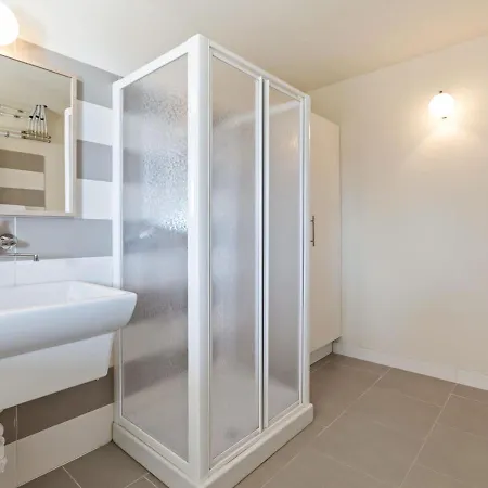 Modern Holiday In With Swimming Pool